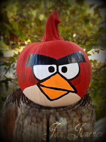 Painted Angry Bird pumpkin: I painted a small pumpkin red then the Angry bird face on. Angry Birds Pumpkin Painting, Angry Bird Pumpkin Painting, Red Pumpkin Painting Ideas, Pumpkin Painting Funny, Small Pumpkin Painting Ideas, Pumpkin Painting Ideas Creative, Angry Birds Pumpkin, Bird Pumpkin, Animal Pumpkin