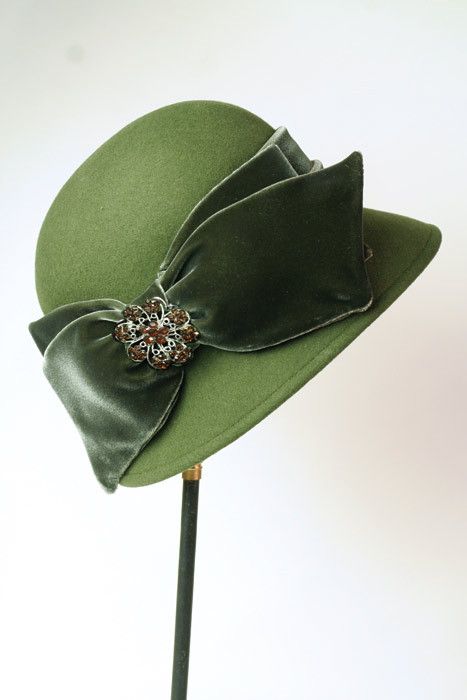 Cappello Cloche, Pretty Hats, Green Hat, Derby Party, Hat Boxes, Fancy Hats, Love Hat, Green Hats, Vintage Hat