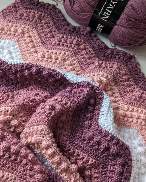 🩷🌸 Last row 🌸🩷 . I think I'm a little bit sad to be finishing this blanket 😂 it's so beautiful and I'm obsessed with these colours 🩷🌸 . The pattern is by @thecrochetcrowd and it's called the hugs and kisses blanket 🌸🩷 . Yarn was kindly gifted to me by @hobbii_yarn and it's the mega ball yarn, the shades are . 🩷 Powder blush 🌸 Dusty rose 🩷 Mauve . . . #crochetfun #crochetersofinstagram #crochetaddicted #crochetersofig💙 #crochetlover #crochetgram #crochetpattern #crochetinspiration #crochet... Hugs And Kisses Blanket, Hobbii Yarn, Crochet Lovers, Powder Blush, Hugs And Kisses, So Beautiful, Dusty Rose, Crochet Projects, The Row