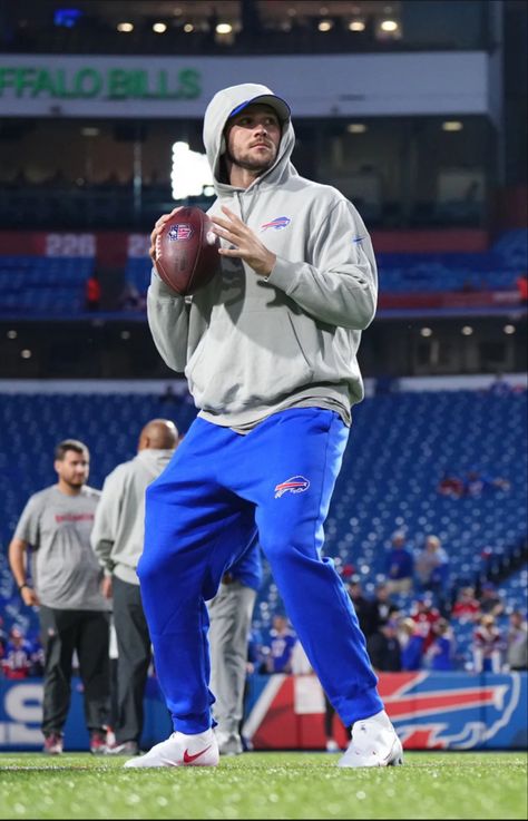 Josh Allen Hot, Cold Pics, Buffalo Bills Baby, Josh Allen Buffalo Bills, Buffalo Bills Stuff, Football America, Bills Mafia, Cute Football Players, Hot Army Men