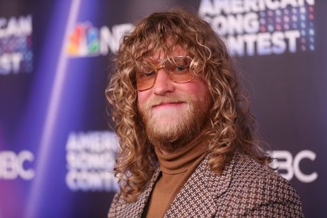 NBC’s hit reality show American Song Contest. saw Washington’s Allen Stone battle it out with ten other artists Let’s take a closer look at the contestant. Who is Allen Stone? Allen Stone is an American soul and R&B musician. Born March 13, 1987, Allen describes himself as “a hippie with soul,” and his music reflects both […] Allen Stone, American Songs, Ellen Degeneres Show, Macklemore, David Letterman, Dave Matthews, Reality Show, Best Songs, Sunny Days