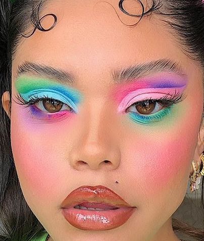 Rainbow Undereye Makeup, Dopamine Makeup, Artsy Eye Makeup, Candy Inspired Makeup, Color Block Makeup, Pastel Makeup Looks, Bright Makeup Looks, Unconventional Makeup, Pastel Makeup