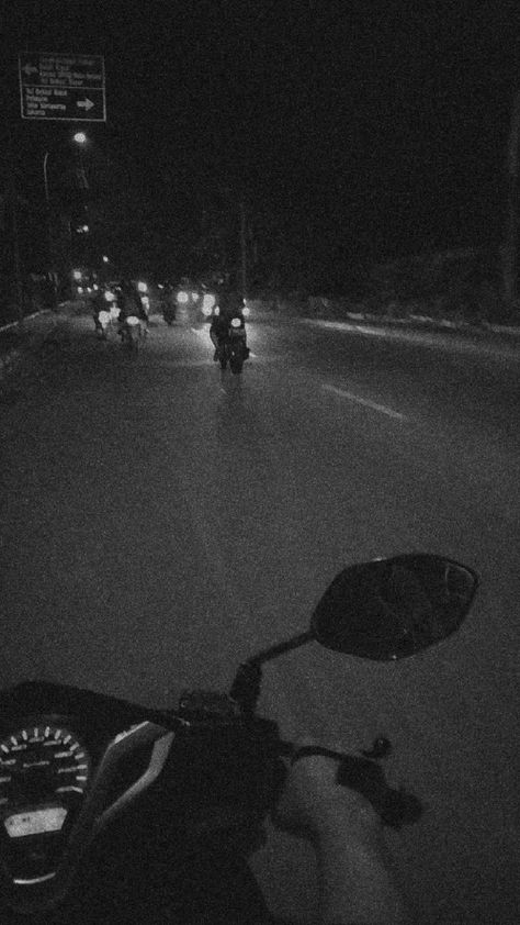 Night Scooty Rides Snap, Activa Scooty Snaps Night, Scooty Aesthetic Photo, Bike Night Ride Snapchat, Bike Rides Photography, Pokemon Evolutions, Night Street Photography, Gaming Profile Pictures, Night Bike Ride