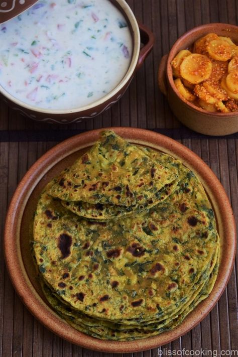 Moong Dal Methi Paratha Dal Paratha, Methi Paratha, Paneer Lababdar, Green Mango Salad, Homemade Chilli, Tandoori Roti, Paneer Dishes, Coconut Curry Sauce, Punjabi Food