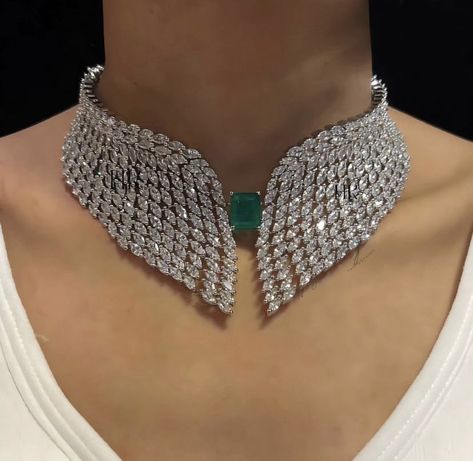 Jeweled Picture, Beautiful Jewelry Diamonds, Diamond Necklace Designs, Diamond Choker, Jewelry Diamonds, Luxury Jewellery, Million Dollar, Eclectic Style, Bridal Jewellery