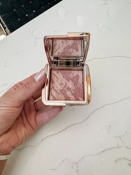 Hourglass blush is so natural and beautiful! This is my daily blush! Hourglass Blush, Everyday Makeup Routine, Matte Blush, Mood Enhancers, Blush Palette, Everyday Makeup, Makeup Routine, Makeup Cosmetics, Eyebrows