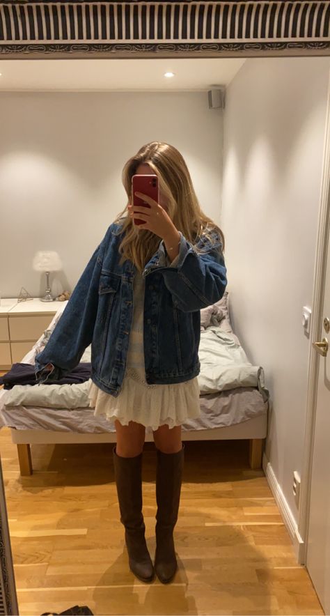 White Sundress Outfit, High Thigh Boots, Sundress Outfit, Look Legging, Outfit Inspiration Women, Viral On Tiktok, Skandinavian Fashion, Nashville Outfits, Denim Jacket With Dress