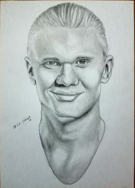 Erling Braut Haaland (né Håland; born 21 July 2000) is a Norwegian professional footballer who plays as a striker for Premier League club Manchester City and the Norway national team. Considered one of the best players in the world, he is known for his speed, strength and finishing. Erling Haaland Drawing, Haaland Drawing, Football Players Drawing, Football Drawing Sketches, Footballers Drawing, Football Art Drawing, Football Player Drawing, Celebrity Art Drawings, Pencil Sketch Portrait