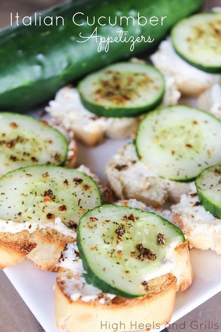 Italian Cucumber Appetizers. These would be perfect for hosting a party! #recipe #easy http://www.highheelsandgrills.com/2013/05/italian-cucumber-appetizers.html Cucumber Appetizers, Italian Appetizers, Finger Food Appetizers, Best Appetizers, Appetizer Dips, Appetizers For Party, Appetizers Easy, Clean Eating Snacks, Appetizer Snacks