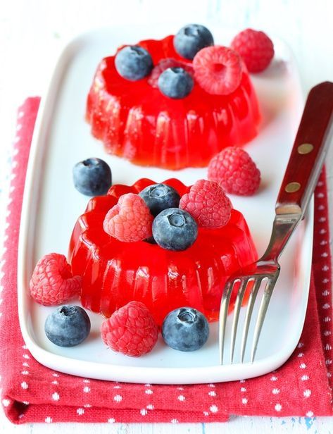 3 Vegetarian Substitutes for Gelatin (Because Vegans Love Jello Too!) Vegan Jello, Vegetarian Substitutes, Vegan Substitutes, Jello Desserts, Desserts Vegan, Unique Textures, Jello Recipes, Jell O, Vegan Sweets