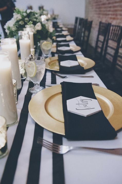 White And Gold Table Setting, Rwandan Wedding, Gold Table Settings, White And Gold Table, Nye Decorations, Gold Table Setting, Dinner Party Table Settings, Graduation Dinner, Birthday Table Decorations