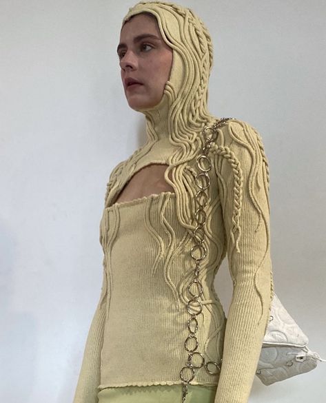 Dune Inspired Fashion, Crochet Avant Garde, Futuristic Crochet Fashion, Avant Garde Crochet Fashion, Creative Knitwear, High Fashion Crochet Runway, Knitting Fashion Design, Crochet Dress Subversive, Knit Avant Garde