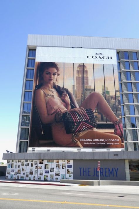 Model Billboard Aesthetic, Models On Billboards, Luxury Billboard Design, Billboard On Building, Mobile Shop Design, Outdoor Advertising Billboard, Coach Fashion, Fashion Dream Job, Billboard Advertising