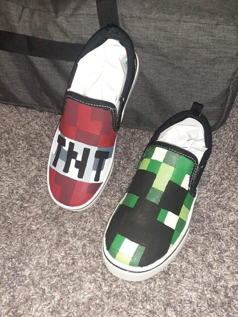 Hand painted minecraft shoes Minecraft Shoes, Painting Minecraft, Canvas Shoes Diy, Marker Ideas, Custom Sneakers Diy, Diy Minecraft, Shoes Diy, Shoe Design, Fabric Markers