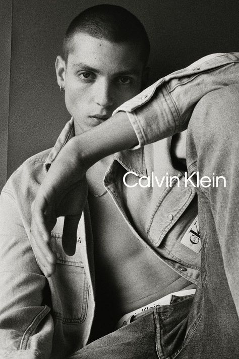 Calvin Klein Photoshoot Ideas Men, Calvin Klein Photoshoot Ideas, Calvin Klein Aesthetic, Quentin De Briey, Calvin Klein Campaign, Denim Photoshoot, Denim Editorial, Calvin Klein Models, Shooting Studio