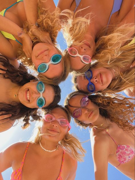 Beach Week, Beach Instagram Pictures, Summer Picture Poses, Beach Pictures Friends, Shotting Photo, Senior Trip, Beach Friends, Summer Fun List, Summer Goals