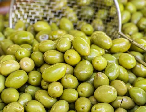 PDF Olive curing: UC Davis Olive Brine, Fresh Olives, Olive Recipes, Greek Olives, Pasta E Fagioli, Green Olives, Fermenting, Vegan Paleo, Salad Recipe