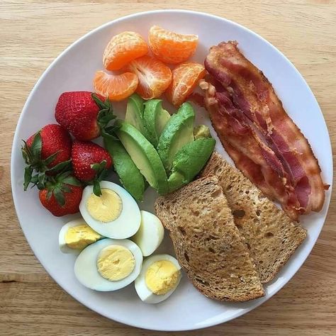 Uploaded by larissa ☄. Find images and videos about food, inspiration and delicious on We Heart It - the app to get lost in what you love. Breakfast Like A King, Recipes Protein, Snack Healthy, Overnight Oat, Exercise Running, Recipes Yummy, Resep Diet, Breakfast Meal, Goals Motivation