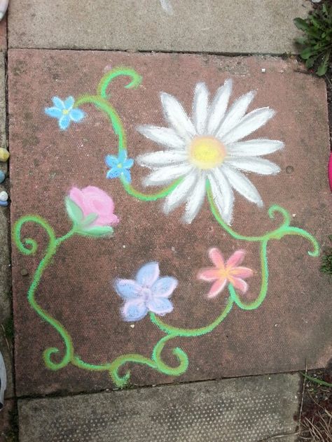 Easy Chalk Drawings, Street Chalk Art, Chalk Photos, Fun Chalk Art, Chalk Design, Chalk Wall, Chalkboard Drawings, Sidewalk Chalk Art, Sidewalk Art