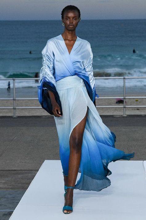 Jonathan Simkhai resort 2020 - Vogue Australia Shoes Fashion Photography, Ombre Fashion, Resort 2020, Vogue Australia, Jonathan Simkhai, Australian Fashion, Fashion Show Collection, Fashion 2020, Mode Fashion