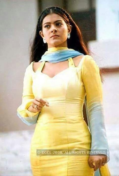 Kareena Kapoor 90s, 90s Themed Outfits, Onion Hair Oil, 90s Bollywood Fashion, 90s Bollywood Actress, Onion Hair, Bollywood Suits, 90s Outfits, Bollywood Outfits