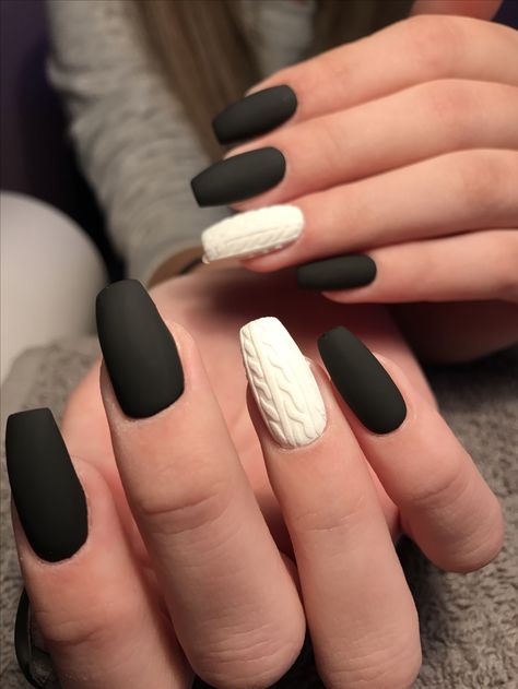 Black Spring Nails, Black Matte Nails, Hawaii Nails, Bright Pink Nails, Black White Nails, Grey Nail Designs, Matte Black Nails, Squoval Nails, Sweater Nails