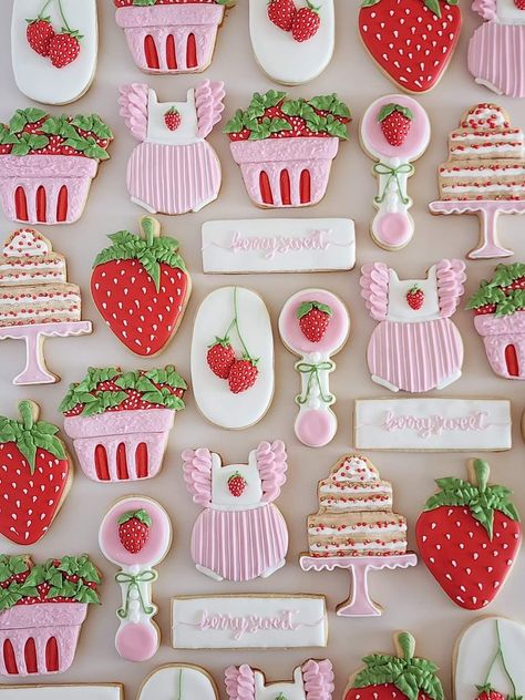 Strawberry Shortcake Cookies Decorated, Shortcake Cookies, Cutout Cookie, Strawberry Shortcake Cookies, Gender Reveal Baby Shower Themes, Cake Techniques, Strawberry Theme, Amazing Cookies, Strawberry Birthday