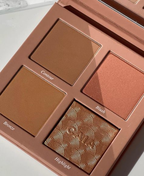 Classy = contour, blush, bronzer, and highlighter all in one. ✨ Your go-to palette for any occasion. Liquid Highlighter, Powder Highlighter, Glow Sticks, Love Makeup, Bronzer, Makeup Routine, Makeup Yourself, Highlighter, All In One