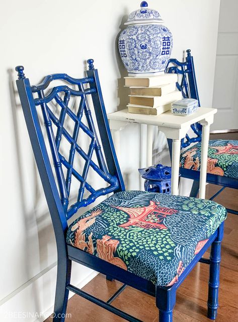 Painted Rattan Table, Painted Rattan Chairs, How To Paint Bamboo Furniture, Native Furniture, Painted Bamboo Chairs, Bamboo Chair Makeover, Bamboo Furniture Makeover, Chinoiserie Dining Chairs, Chinoiserie Chair