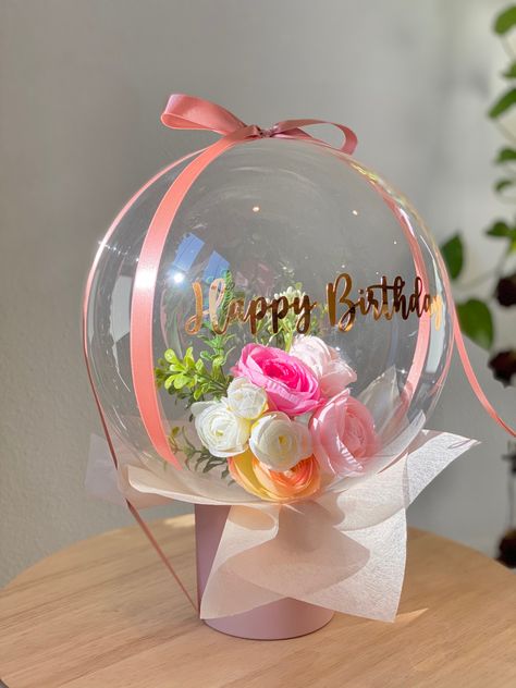 Flower bouquet made with balloon #balloonflower #flowerbox #bouquet #giftidea #shipping #USA #handmade Congratulations Balloons, Balloon Bouquet Diy, Deco Ballon, Flower Box Gift, Balloon Crafts, Creative Diy Gifts, Diy Balloon Decorations, Balloon Arrangements, Birthday Balloon Decorations