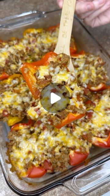 Amy Doe 👩🏼‍🍳 on Instagram: "These taco stuffed peppers are so good and only 5 ingredients!!! RECIPE ⬇️

Ingredients: 

1 lb ground turkey or beef
1 packet taco seasoning
1 can rotel
1 cup water (divided)
3 bell peppers (deseeded and cut into fourths)
2 cups shredded cheese

Instructions:

Preheat oven to 400F.

In a pan brown up the meat and drain any excess grease. 

Stir in the taco seasoning, rotel, and 1/2 cup water. Simmer for a few minutes until thickened.

To a 9x13 baking dish add 1/2 cup water to the bottom and the peppers evenly on top. 

Scoop an even amount of meat into each pepper. Cover with foil and bake for 30 minutes.

Remove foil and top with the cheese. Bake for another 5 minutes. 

#easyrecipes #easymeals #quickmeals #dinner #dinnerideas #stuffedpeppers #cookingathom Stuffed Bell Peppers Ground Turkey, Taco Stuffed Bell Peppers, Turkey Ground, Cheap Meal Prep, Taco Stuffed Peppers, Cheap Meal, Cheese Bake, Bell Pepper Recipes, Stuffed Pepper