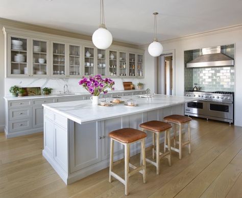 Design Crush: Monique Gibson Kitchen Island With Cooktop, Kitchen Islands Ideas With Seating, Island With Stove, Kitchen Island With Stove, Silestone Countertops, Shelving Kitchen, Island Cooktop, Gray And White Kitchen, Kitchen Island With Seating