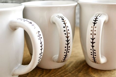 Diy Mug Designs, Sharpie Mugs, Diy Keramik, Diy Sharpie Mug, Mug Diy, Sharpie Crafts, Sharpie Mug, Diy Sharpie, Diy Mugs