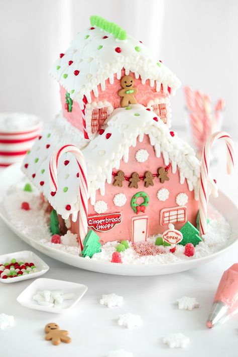 Magnificent pink gingerbread shop gingerbread house by Sprinkle Bakes! #gingerbreadhouse #candyhouse #pinkChristmas #holidaybaking Gingerbread Creations, Cool Gingerbread Houses, Christmas Pic, Xmas Baking, Christmas Bakery, Pink Gingerbread, Gingerbread House Parties, Gingerbread House Designs, House Kits