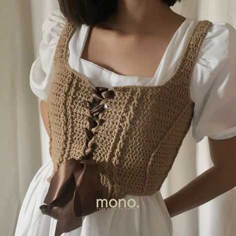 Mode Crochet, Diy Vetement, Crochet Tops Free Patterns, Crochet Design Pattern, Crochet Clothing And Accessories, Crochet Summer Tops, Crochet Clothes For Women, Kleidung Diy, Crochet Fashion Patterns