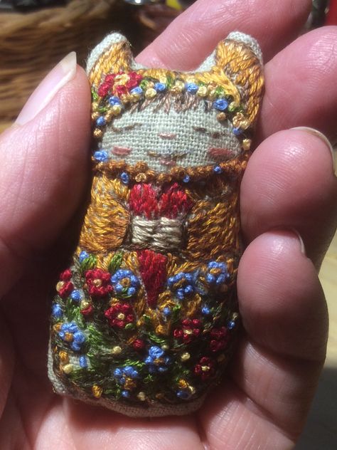 Spirit Art Dolls, Spirit Dolls, Textile Fiber Art, Needlework Embroidery, Art Textile, Embroidery Inspiration, Embroidery And Stitching, Crazy Quilts, Crafts Sewing