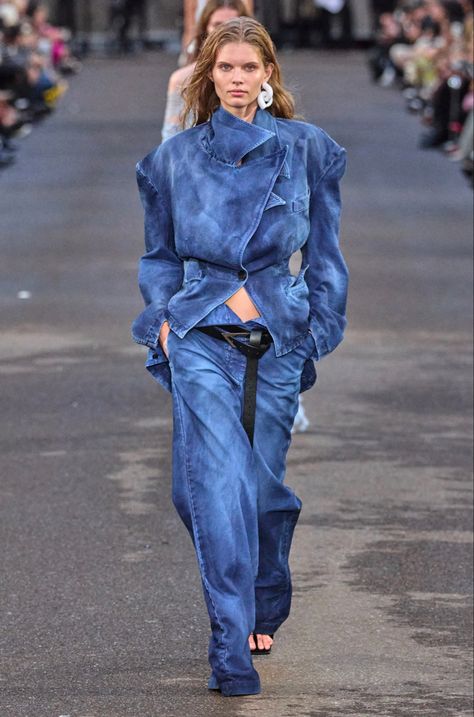 Denim Fashion Runway, Diy Denim Jacket, New York Outfits, Fashion Forecasting, The Attico, Copenhagen Fashion Week, Denim Trends, Vogue Runway, Spring 2024