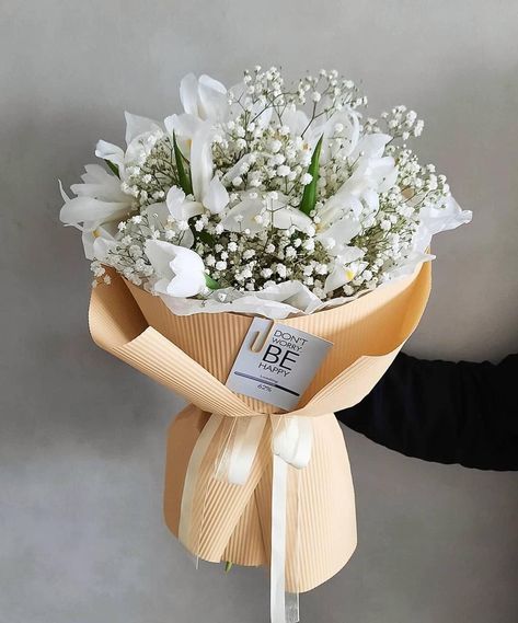 Expensive Flowers, Birthday Flowers Bouquet, Smelling Flowers, Boquette Flowers, How To Wrap Flowers, Flower Party, Flower Quotes, Local Florist, Home Flowers