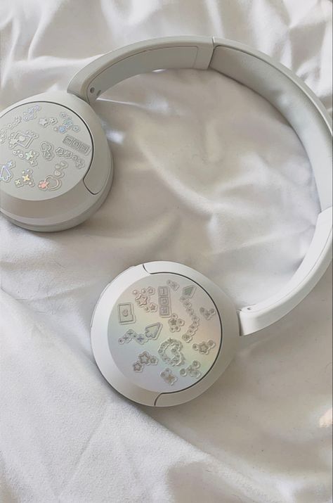 sony wh-ch520 #headphones#sony#stickers Sony Ch520 Aesthetic, Decorate Headphones, Headphone Deco, Sony Wh Ch520, Headphones Sony, Headphone Outfit, Headphone Decoration, Girl Therapy, Jbl Headphones