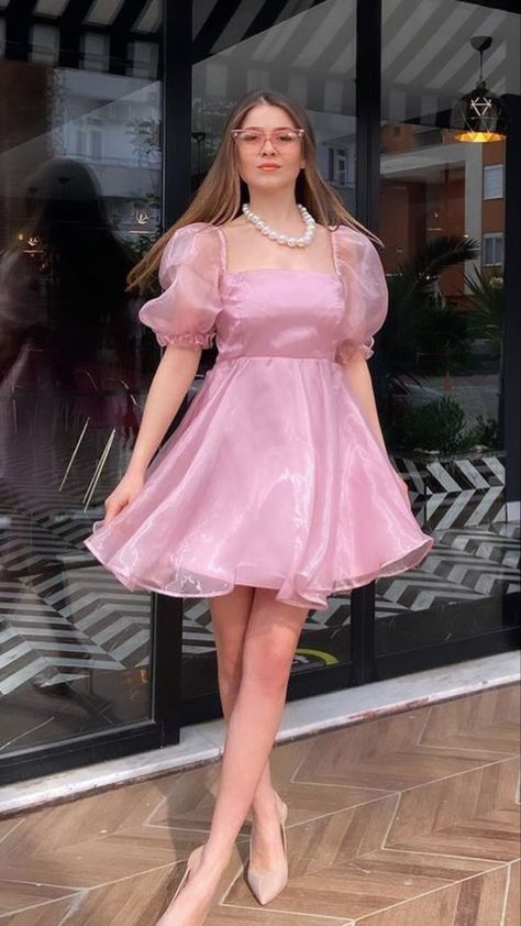 Birthday One Piece Dress, Organza Skirt And Crop Top Western, Birthday Dresses Teenage Girl, Birthday Outfit Frock, Organza Frocks Designs For Women, Bday Dresses For Teens, Birthday Dress Ideas For Teens, Mini Frocks For Women, Vestido Rosado Outfit