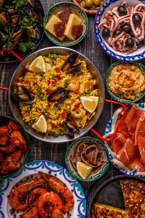 Organisez votre futur repas sans tracas !!! J' ai préparé pour vous  le repas de A à Z   : des fiches sont à votre disposition pour  vous simplifiez la vie. Spanish Food Spain, Brunch Barcelona, Spanish Menu, Paella Party, Spanish Dinner, Tapas Dinner, Spanish Party, Spanish Tapas Recipes, Spanish Restaurant