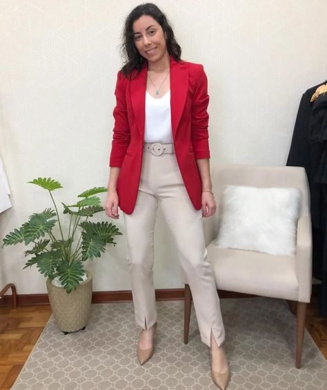 Red Blazer Outfit For Work, Red Jacket Outfit, Red Blazer Outfit, Outfits Con Jeans, Smart Casual Work Outfit, Fashionable Work Outfit, Casual Work Outfits Women, Blazer Outfits For Women, Business Outfits Women