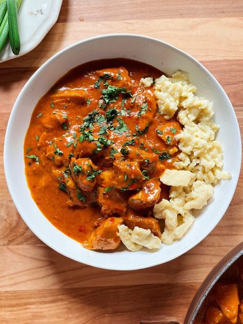 Chicken Paprikash, Paprika Sauce, Comfort Food Chicken, Hungarian Recipes, Chicken Dinner Recipes, Dinner Time, Diy Food Recipes, Chicken Dinner, Chicken Dishes