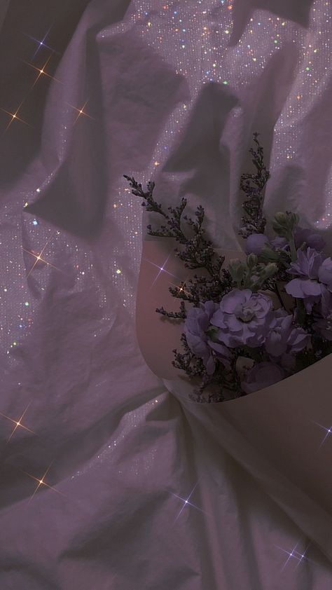 Arte Glitter, Violet Aesthetic, Purple Flowers Wallpaper, Glittery Wallpaper, Lavender Aesthetic, Nothing But Flowers, Cute Simple Wallpapers, Glitter Background, Simple Wallpapers