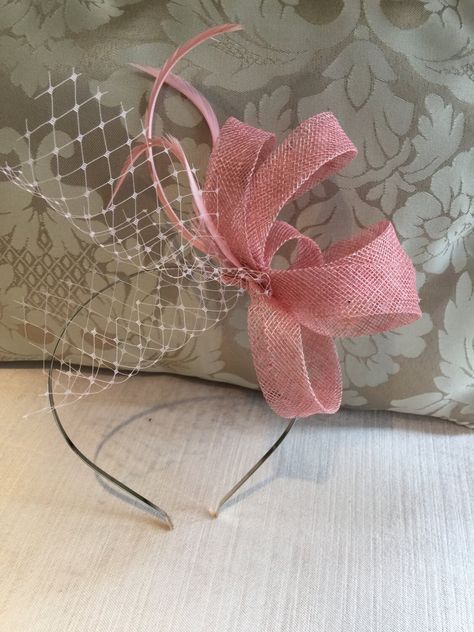 Cream Fascinator, How To Make Fascinators, Fascinator Hats Diy, Breath Flowers, Pink Fascinator, Sinamay Hats, Flower Fascinator, Silver Headband, Tea Party Hats