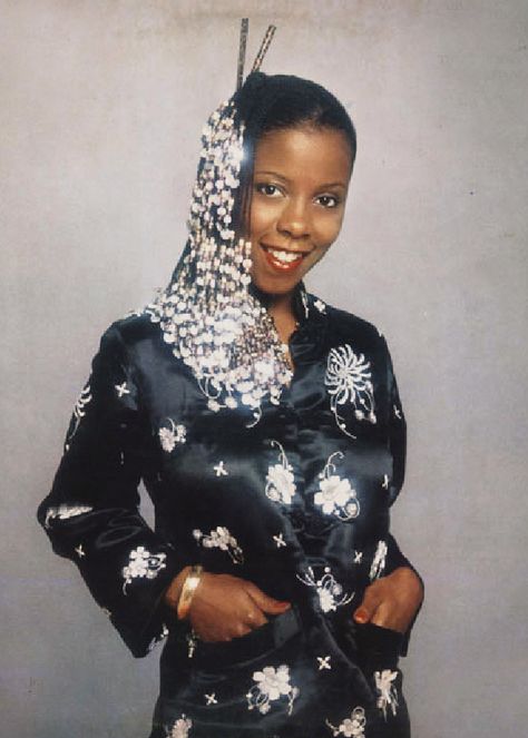 Patrice Rushen--Composer, Producer, Singer and pianist in the early 1980s, photographed by Bobby Holland. A child prodigy and classically trained pianist, the 1976 USC graduate is best known for her hit songs “Forget Me Nots” “Haven’t You Heard,” and “Remind Me.” And yes, her beautiful headful of braids! Her songs have been sampled countless times, most notably by Will Smith (“Men In Black”) and Mary J. Blige (“You Remind Me”). Ms. Rushen gets about 30 requests every week to sample her music. Patrice Rushen, African American Hair, Music Black, R&b Artists, Soul Singers, Vintage Black Glamour, Men In Black, Black Music, Soul Music