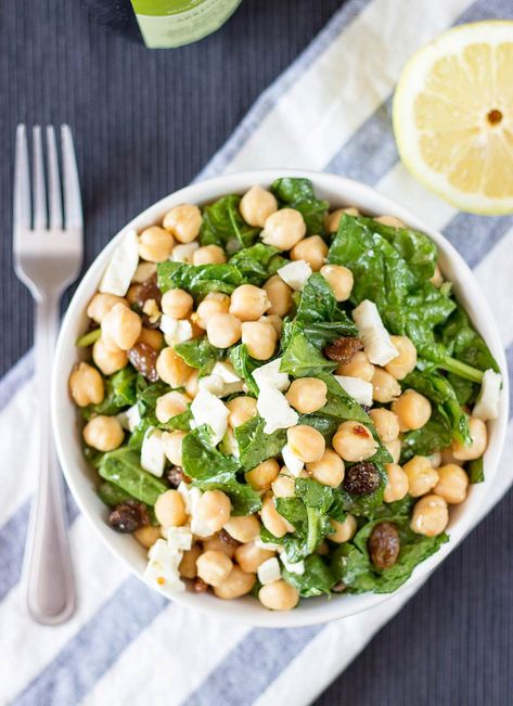 Chickpea Spinach Salad, Chickpea Spinach, High Protein Salads, Vegan Chickpea Curry, Protein Salad, Spinach Salad Recipes, Protein Lunch, Easy Healthy Lunches, Vegetarian Lunch