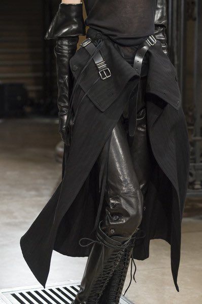 lois (@pyerissey) on X Black Wardrobe, Anti Fashion, Cyberpunk Style, Steampunk Clothing, Dark Wear, Ready To Wear Collection, Dressed To Kill, Ann Demeulemeester, Stage Outfits