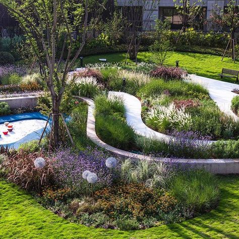 20+Most Beautiful Front Yard Landscape In Your Dream House|Garden Decor Ide Contemporary Landscape Architecture, Lush Landscape Design, Luxurious Landscape, Dream House Garden, Contemporary Landscape Design, Front Yard Landscape, Luxury Landscaping, Yard Landscape, Front Yard Design