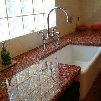 Vetrazzo Countertops, Red Granite Countertops, Materials Showroom, Night Kitchen, Recycled Glass Countertops, Glass Countertop, Red Granite, Recycle Design, Natural Building Materials